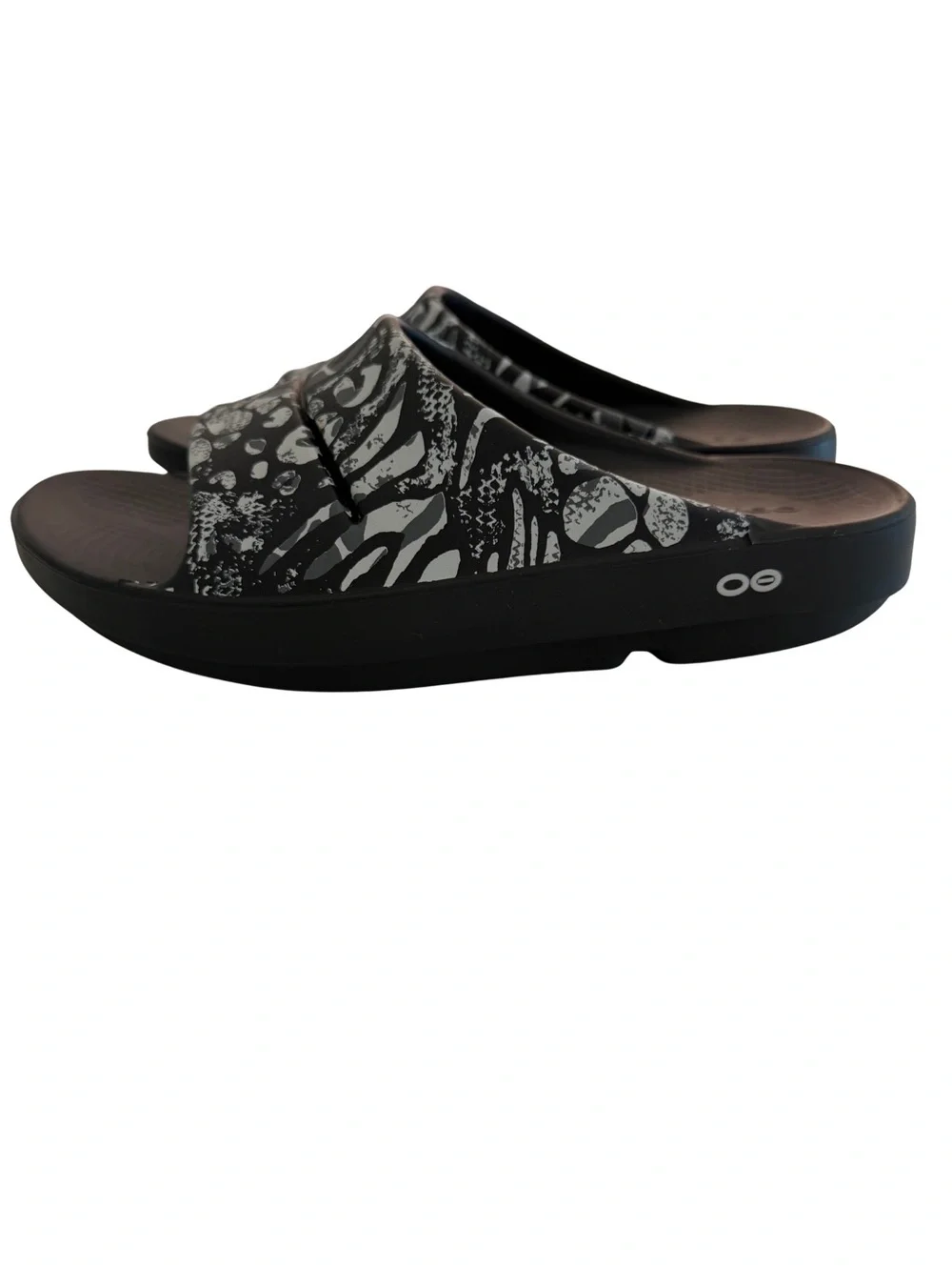 OOFOS OOahh Luxe Recovery Slides Animal Print Black Gray M8 W10 EU41